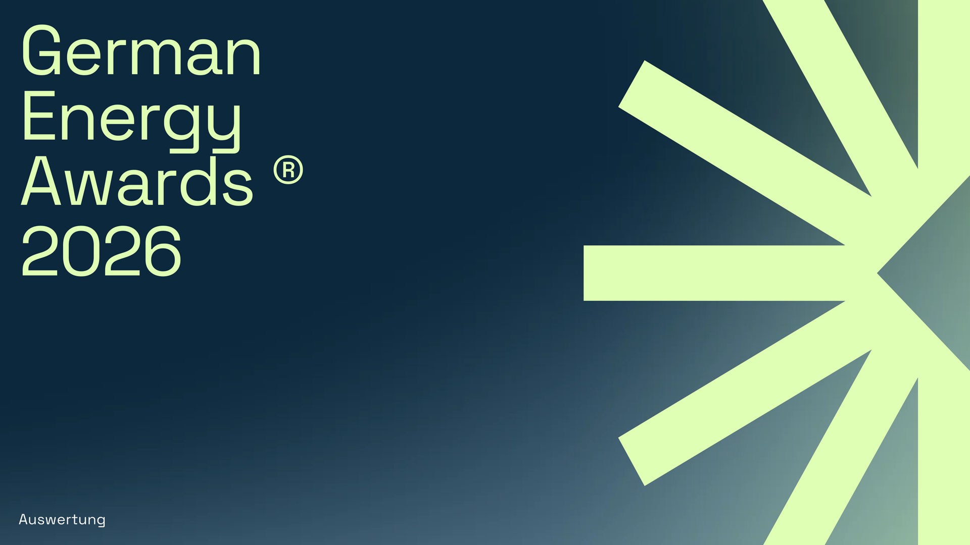 Zwei Handwerker montieren Solarmodule von Nexron. Über dem Bild eingeblendet sind die Testergebnisse des German Energy Awards 2026 mit Noten für Kundenfeedback (9,5/10), Transparenz (9,0/10), Ausführungsqualität (8,5/10) und das Gesamtergebnis